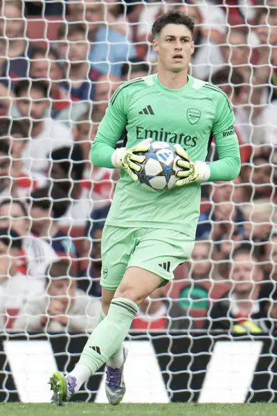 Arsenal 'den Kepa Arrizabalaga, 6 Ağustos 2025' te Emirates Stadyumu 'nda Arsenal' in Villarreal 'e karşı oynadığı sezon öncesi dostluk maçı sırasında