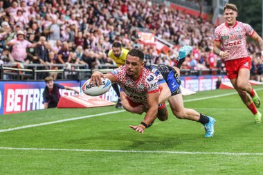 Leigh Leopards takımından Umyla Hanley, Leigh Leigh Spor Köyü 'nde Leeds Rhinos' a karşı oynanan 21. Betfred Süper Lig karşılaşmasında 7 Ağustos 2025 'te bir deneme için sahaya çıkıyor.