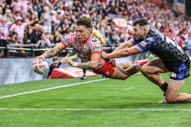 Leigh Leopards 'dan Keanan Brand, Leigh Spor Köyü' nde Leeds Leeds Rhinos 'a karşı oynanan 21. Betfred Süper Lig karşılaşmasında 7 Ağustos 2025' te bir deneme için sahaya çıkıyor.