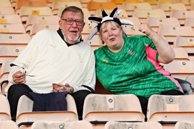 Port Vale taraftarları Sky Bet Ligi 1 maçından önce Port Vale - Cardiff City maçı, Vale Park, Burslem, İngiltere, 7 Ağustos 2025