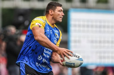 Leeds Rhinos takımından Ryan Hall, Betfred Süper Lig karşılaşmasında ısınma turunda Leigh Leeds Rhinos 'a karşı Leigh Sports Village, Leigh, İngiltere, 7 Ağustos 2025
