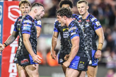 Leeds Rhinos takımından Brodie Croft, Leigh Leeds Rhinos 'a karşı oynanan Betfred Süper Lig karşılaşmasının son dakikalarında Leigh Leeds' in 7 Ağustos 2025 'te Leigh, İngiltere' deki Leigh Spor Köyü 'nde oynanan karşılaşmasını kutluyor.