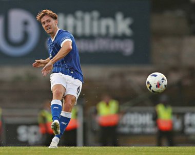Cardiff City F.C. 'den Ryan Wintle. Gök İddia Ligi 1 maçı sırasında Port Vale, Cardiff City 'ye karşı Vale Park, Burslem, İngiltere, 7 Ağustos 2025