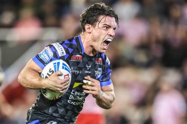 Leeds Rhinos takımından Brodie Croft, Leigh Leeds Rhinos 'a karşı oynanan Betfred Süper Lig karşılaşmasının son dakikalarında Leigh Leeds' in 7 Ağustos 2025 'te Leigh, İngiltere' deki Leigh Spor Köyü 'nde oynanan karşılaşmasını kutluyor.