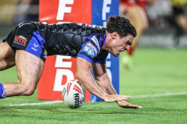 Leeds Rhinos takımından Brodie Croft, Leigh Leeds Rhinos 'a karşı oynanan Betfred Süper Lig karşılaşmasının son dakikalarında Leigh Leeds' in 7 Ağustos 2025 'te Leigh, İngiltere' deki Leigh Spor Köyü 'nde oynanan karşılaşmasını kutluyor.