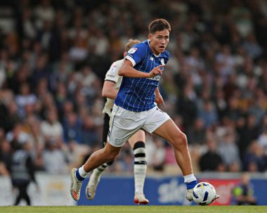 Cardiff City F.C. 'den Rubin Colwill. Gök İddia Ligi 1 maçı sırasında Port Vale, Cardiff City 'ye karşı Vale Park, Burslem, İngiltere, 7 Ağustos 2025