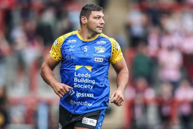 Leeds Rhinos takımından Ryan Hall, Betfred Süper Lig karşılaşmasında ısınma turunda Leigh Leeds Rhinos 'a karşı Leigh Sports Village, Leigh, İngiltere, 7 Ağustos 2025