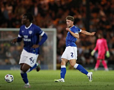 Cardiff City F.C. 'den Will Fish. Gök İddia Ligi 1 maçı sırasında Port Vale, Cardiff City 'ye karşı Vale Park, Burslem, İngiltere, 7 Ağustos 2025