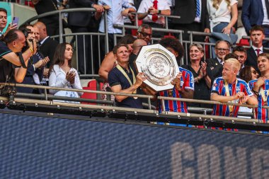 Crystal Palace 'ın yöneticisi, 10 Ağustos 2025' te Wembley Stadyumu 'nda oynanan FA Community Shield maçı sırasında Crystal Palace' ın Liverpool 'a karşı oynadığı maçı kaldırdı.