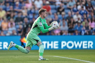 Leicester City 'den Jakub Stolarczyk, Leicester City' nin 10 Ağustos 2025 'te King Power Stadyumu' nda Leicester City ile Sheffield 'ın oynadığı maçta maç yapıyor.
