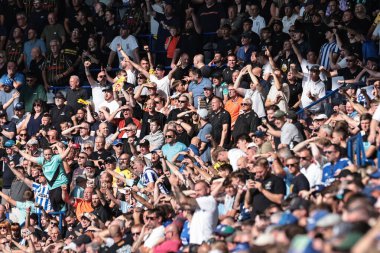 Sheffield Wednesday taraftarları, İngiltere 'nin Leicester kentindeki King Power Stadyumu' nda Leicester City ile Sheffield Çarşamba günü oynanan Sky Bet Şampiyonası maçında Sheffield karşısında 0-1 'lik skorla Sheffield' ın galibiyetini kutluyor.