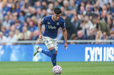 Everton 'dan Carlos Alcaraz, 9 Ağustos 2025' te İngiltere 'nin Liverpool kentinde bulunan Hill Dickinson Stadyumu' nda oynanan Everton-A.S. Roma maçında topa vuruyor.