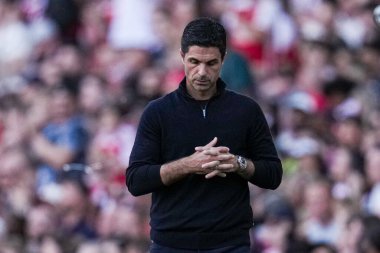 Arsenal 'in Mikel Arteta teknik direktörü Arsenal' in 9 Ağustos 2025 'te Emirates Stadyumu' nda Atletik Bilbao 'ya karşı oynadığı sezon öncesi dostluk maçı sırasında