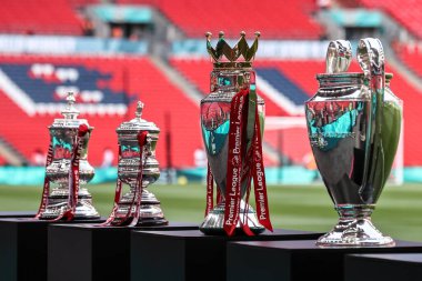 FA Cup, FA Kadınlar Kupası, Premier League ve Şampiyonlar Ligi kupaları FA Community Shield maçı sırasında Crystal Palace Liverpool 'a karşı Wembley Stadyumu, Londra, İngiltere, 10 Ağustos 2025