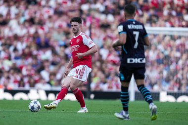 Arsenal 'den Declan Rice, 9 Ağustos 2025' te İngiltere 'nin Emirates Stadyumu' nda oynanan sezon öncesi dostluk maçı Arsenal - Athletic Bilbao maçında ileri pas attı.