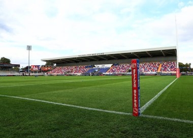 DIY Kitchens Stadyumu 'nun Betfred Süper Ligi 21. Maçı sırasında Wakefield Trinity' nin St Helens 'e karşı oynadığı DIY Kitchens Stadyumu, Wakefield, İngiltere, 8 Ağustos 2025