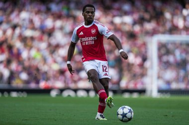 Arsenal 'den Jurrien Timber, 9 Ağustos 2025' te Emirates Stadyumu 'nda Arsenal ile Athletic Bilbao arasında oynanan sezon öncesi dostluk maçı sırasında