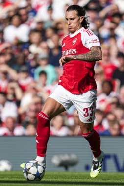 Arsenal takımından Riccardo Calafiori, 9 Ağustos 2025 'te Arsenal, Emirates Stadyumu' nda Athletic Bilbao 'ya karşı oynadığı sezon öncesi dostluk maçında