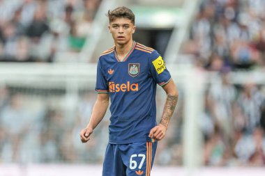 Newcastle 'dan Lewis Miley, Newcastle, 8 Ağustos 2025' te St. James 's Park, Newcastle' da oynanan Newcastle United-Espanyol maçında berabere kalmadı.