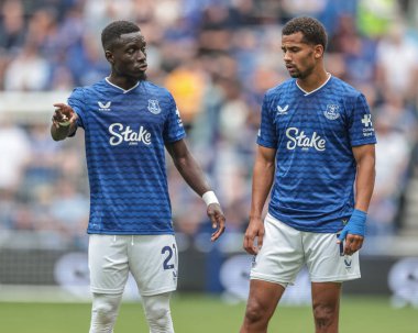 Everton 'dan İdrissa Gueye Everton' dan Iliman Ndiaye ile 9 Ağustos 2025 'te Liverpool, Liverpool' daki Hill Dickinson Stadyumu 'nda oynanan sezon öncesi Everton-A.S. Roma maçında konuştu.