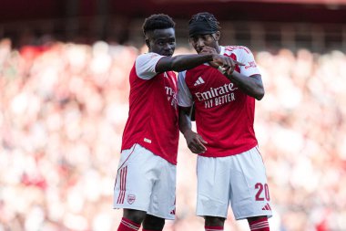 Arsenal 'den Bukayo Saka ve Arsenal' den Noni Madueke, 9 Ağustos 2025 'te Emirates Stadyumu' nda oynanan sezon öncesi dostluk maçı sırasında Arsenal, Athletic Bilbao 'ya karşı.