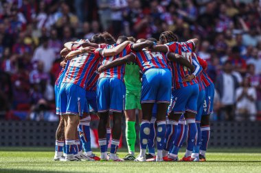 Crystal Palace, 10 Ağustos 2025 'te Londra' daki Wembley Stadyumu 'nda oynanan FA Community Shield maçı sırasında takım olarak bir araya geldi.
