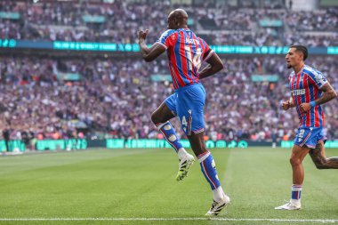 Kristal Saray 'dan Jean-Philippe Mateta, 10 Ağustos 2025' te Londra 'daki Wembley Stadyumu' nda oynanan FA Community Shield maçı sırasında 1-1 kazanma hedefini kutluyor.
