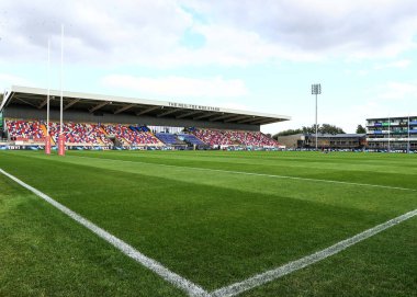 DIY Kitchens Stadyumu 'nun Betfred Süper Ligi 21. Maçı sırasında Wakefield Trinity' nin St Helens 'e karşı oynadığı DIY Kitchens Stadyumu, Wakefield, İngiltere, 8 Ağustos 2025