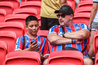Crystal Palace taraftarları, 10 Ağustos 2025 'te Londra' daki Wembley Stadyumu 'nda oynanan FA Community Shield maçı sırasında geldiler.