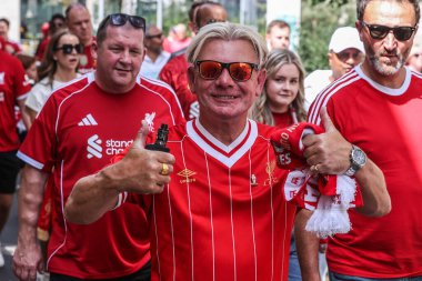 Liverpool taraftarları, 10 Ağustos 2025 'te İngiltere, Londra' daki Wembley Stadyumu 'nda oynanan FA Community Shield maçı sırasında geldiler.
