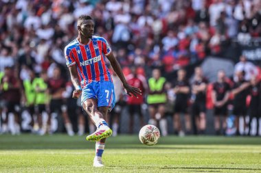 Kristal Saray 'dan Ismala Sarr, 10 Ağustos 2025' te İngiltere 'nin Wembley Stadyumu' nda Liverpool 'a karşı oynanan FA Community Shield maçı sırasında aldığı penaltıyı kaydetti.