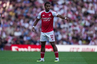 Arsenal 'den Jurrien Timber, 9 Ağustos 2025' te Emirates Stadyumu 'nda Arsenal ile Athletic Bilbao arasında oynanan sezon öncesi dostluk maçı sırasında