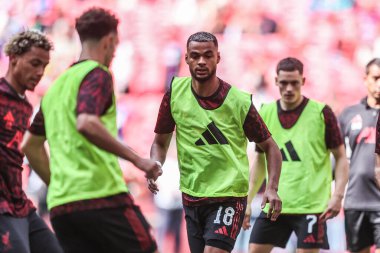 Liverpool 'dan Cody Gakpo, 10 Ağustos 2025' te İngiltere 'nin Wembley Stadyumu' nda oynanan FA Community Shield maçı sırasında ısındı.