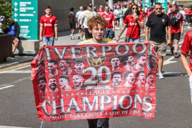 Liverpool taraftarları, 10 Ağustos 2025 'te İngiltere, Londra' daki Wembley Stadyumu 'nda oynanan FA Community Shield maçı sırasında geldiler.