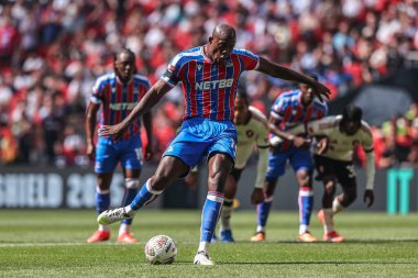 Kristal Saray 'dan Jean-Philippe Mateta, 10 Ağustos 2025' te Londra 'daki Wembley Stadyumu' nda oynanan FA Community Shield maçı sırasında 1-1 öne geçmek için penaltı aldı.