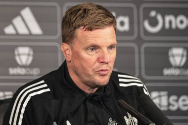 Newcastle United 'ın teknik direktörü Eddie Howe, 8 Ağustos 2025' te İngiltere, Newcastle 'daki St. James' s Park 'ta sezon öncesi dost canlısı Newcastle United ile Espanyol arasındaki maç sonrası basın toplantısında bir konuşma yaptı.