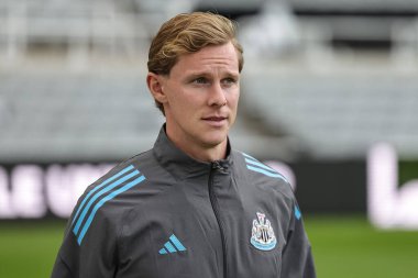Newcastle Untie takımından Emil Krafth, sezon öncesi dost canlısı Newcastle United 'ın Espanyol' a karşı 8 Ağustos 2025 'te St. James' s Park, Newcastle 'a geldi.