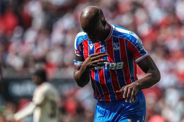 Kristal Saray 'dan Jean-Philippe Mateta, 10 Ağustos 2025' te Londra 'daki Wembley Stadyumu' nda oynanan FA Community Shield maçı sırasında 1-1 kazanma hedefini kutluyor.