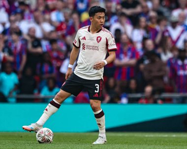Liverpool 'dan Wataru Endo, 10 Ağustos 2025' te Wembley Stadyumu 'nda oynanan FA Community Shield maçı sırasında Liverpool' a karşı Crystal Palace maçında.
