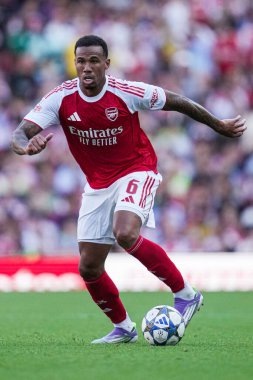 Arsenal 'li Gabriel, 9 Ağustos 2025' te Birleşik Krallık 'taki Emirates Stadyumu' nda oynanan Arsenal - Athletic Bilbao maçında...