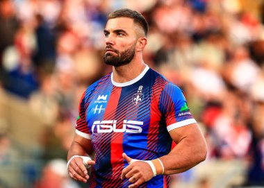 Wakefield Trinity 'den Mike McMeeken, Betfred Süper Ligi 21' inci maçında ısınma turunda DIY Kitchens Stadyumu, Wakefield, Birleşik Krallık, 8 Ağustos 2025 'te St. Helens' e karşı.