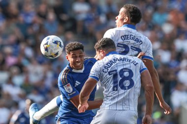 Sheffield Wednesday 'den Bailey Cadamarteri, 10 Ağustos 2025' te İngiltere 'nin Leicester şehrindeki King Power Stadyumu' nda Leicester City - Sheffield maçında kaleye doğru ilerliyor.