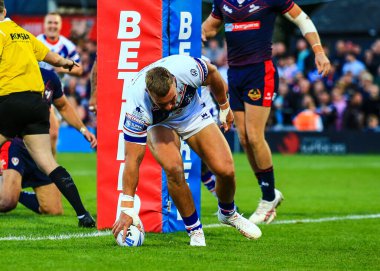 Wakefield Trinity 'den Mike McMeeken bir deneme için sahaya çıkıyor ama 21. Betfred Süper Ligi karşılaşmasında eleniyor. Wakefield Trinity, St. Helens' e karşı DIY Kitchens Stadyumu, Wakefield, İngiltere, 8 Ağustos 2025