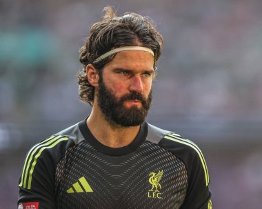 Liverpool 'dan Alisson Becker, 10 Ağustos 2025' te Wembley Stadyumu 'nda oynanan FA Community Shield maçı sırasında Crystal Palace' a karşı Liverpool maçı sırasında.