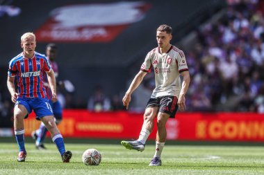 Liverpool 'dan Florian Wirtz, 10 Ağustos 2025' te Londra 'daki Wembley Stadyumu' nda oynanan FA Community Shield maçı sırasında pas verdi.