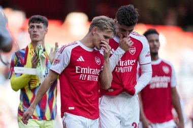 Arsenal 'den Martin degaard ve Arsenal' den Kai Havertz, 9 Ağustos 2025 'te Emirates Stadyumu' nda Arsenal ve Athletic Bilbao arasında oynanan sezon öncesi dostluk maçı sırasında