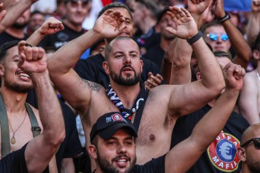 Crystal Palace taraftarları, 10 Ağustos 2025 'te Londra' daki Wembley Stadyumu 'nda oynanan FA Community Shield maçı sırasında FA Community Shield' ın galibiyetini kutladılar.