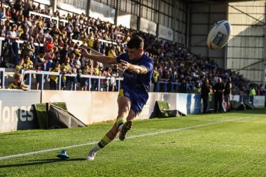 Warrington Wolves 'tan Josh Thewlis maç öncesi ısınma turunda 21. Betfred Süper Ligi karşılaşmasında Warrington Wolves Wigan Warriors' a karşı Halliwell Jones Stadyumu, Warrington, Birleşik Krallık, 8 Ağustos 2025
