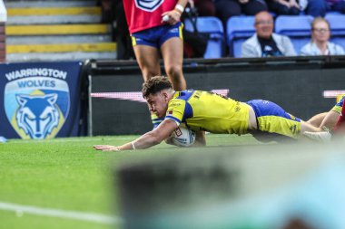 Warrington Wolves takımından Josh Thewlis, 8 Ağustos 2025 'te Warrington, İngiltere' de oynanan 21. Warrington Wolves vs Wigan Warriors maçında tek başına gol attı.