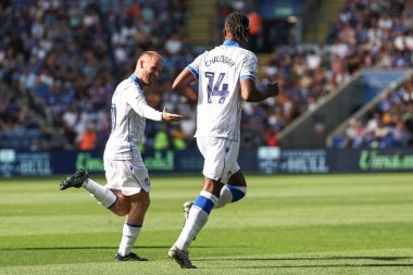 Sheffield Wednesday 'den Nathaniel Chalobah, İngiltere' nin Leicester kentindeki King Power Stadyumu 'nda Çarşamba günü oynanan Sky Bet Şampiyonası maçında Sheffield' lı Barry Bannan ile 0-1 kazanma hedefini kutluyor.